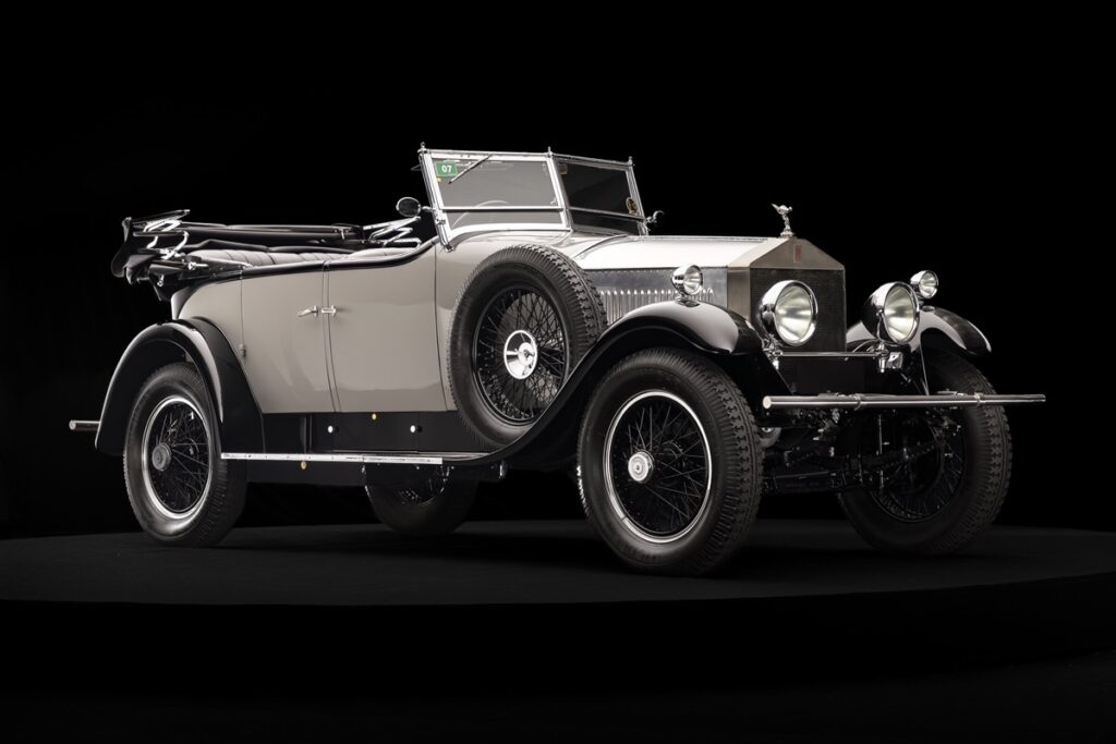 Rolls Royce de 1927 é a versãp Tourer com motor de 20 HP no CARDE